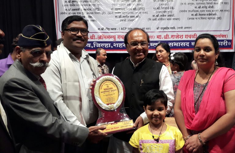 प्रा. चेतन दिवाण यांना मानवाधिकार पुरस्कार प्रदान