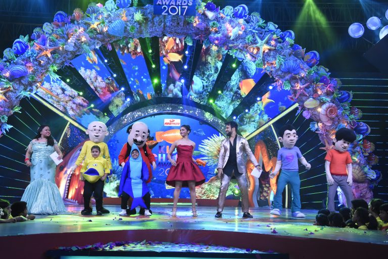 सिताऱ्यांच्या उपस्थितीत निकलोडियन किड्स चॉईस अॅवॉर्ड्स