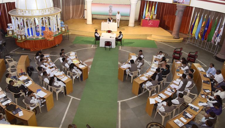 अभिरूप संसद -२०१७ एमआयटीत संपन्न