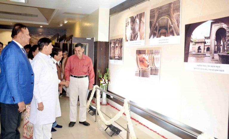 प्राचीन शिल्पांचे जतन होणे आवश्यक – गिरीश बापट   ‘सोल इन स्टोन ‘ चित्रप्रदर्शनाचे उद्घाटन