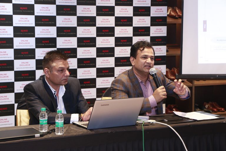 रेमंड कस्टम टेलरिंग-तुमच्या दारी येऊन अनुकूल सुविधा देणारी संकल्पना