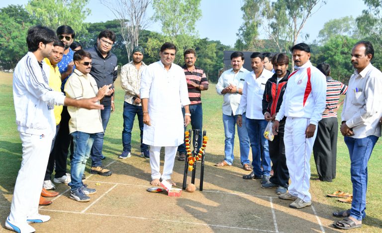 युवा पिढीला मैदानी खेळाकडे आकर्षित करण्याची गरज -आबा बागुल