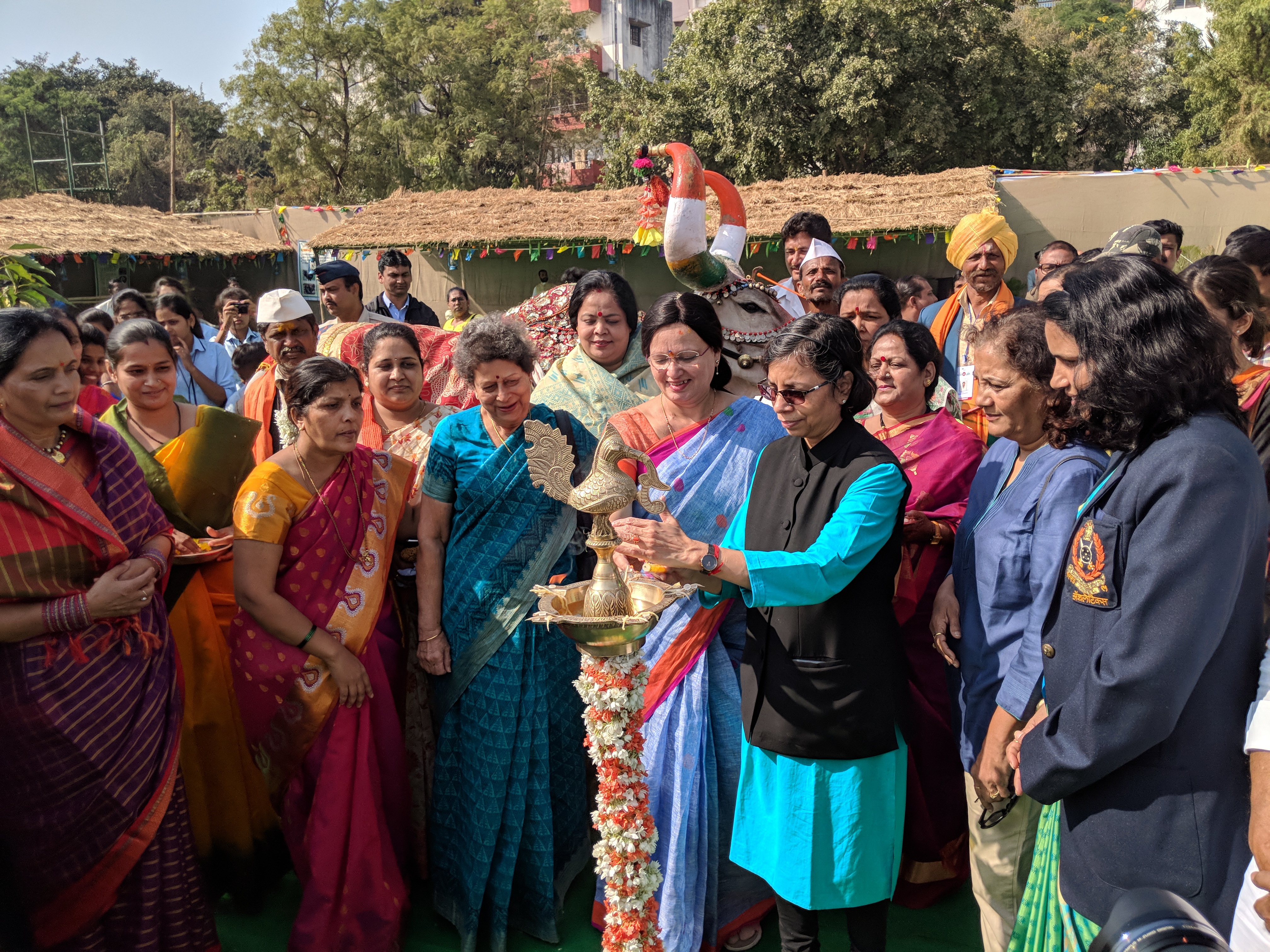 भीमथडी जत्रेसे उत्साहात सुरवात, पुणेकरांकडुन पहिल्याच दिवशी भरघोस प्रतिसाद