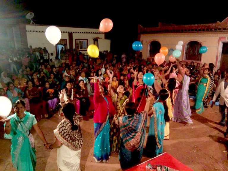 कोथळ्यातील “होम मिनिस्टर” रंगल्या पैठणीच्या खेळात