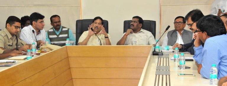 विजयस्तंभाला अभिवादन  करण्यासाठी येणाऱ्या नागरिकांना आवश्यक सुविधा पुरवाव्यात- पालकमंत्री