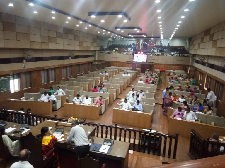 पर्यावरण सभा ; हेडमास्तरांच्या उपस्थितीत भाजपचीच शाळा -विरोधकांनी धुड्कारले; अधिकाऱ्यांनीही टोलविले..