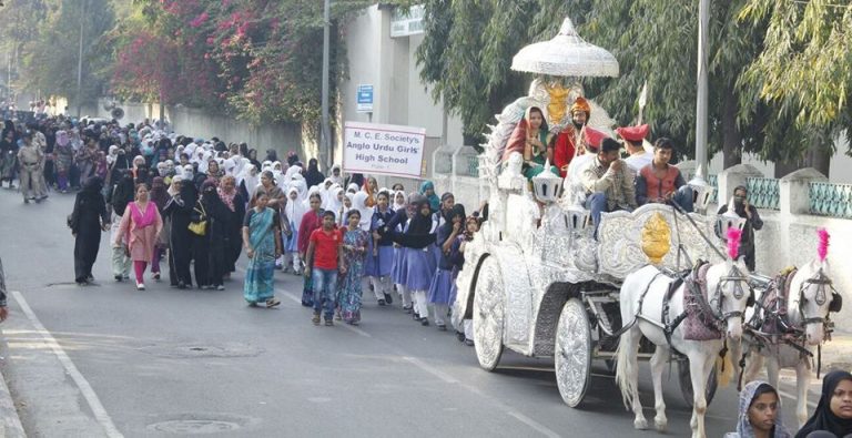 10 हजार विद्यार्थ्यांची मिरवणुकीद्वारे छत्रपती शिवाजी महाराजांना मानवंदना