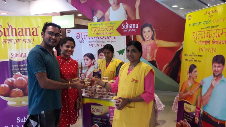 गुलाबजामच्या पंगतीच्या निमंत्रणासाठी 11 हजार गुलाबजामचे वाटप