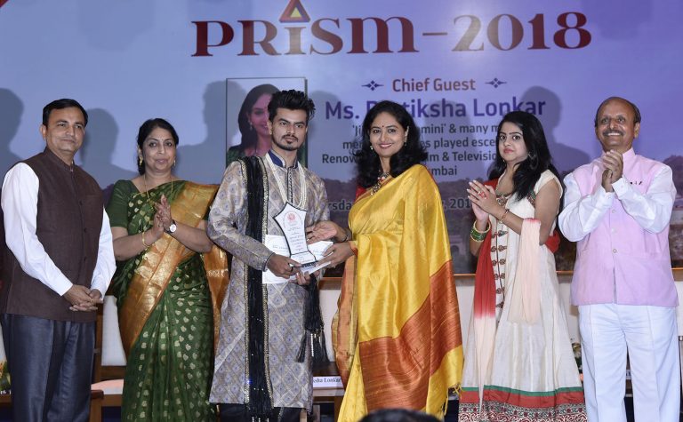 कला ही मानवाला जगायला शिकविते –  प्रतीक्षा लोणकर