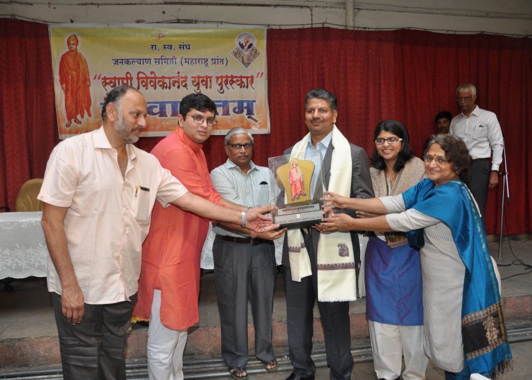 डोळस समाजाचे अंधत्व हा मुख्य अडथळा…