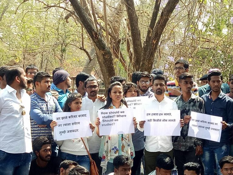 राष्ट्रवादी युवती काँग्रेस आणि विद्यार्थी काँग्रेसच्या वतीने निदर्शने