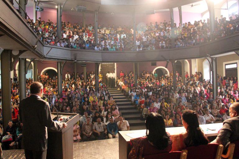 फर्ग्युसनमध्ये बारावीच्या विद्यार्थ्यांचा निरोप समारंभ