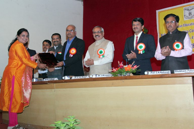 ‘बीएमसीसी’त शैक्षणिक पारितोषिक वितरण