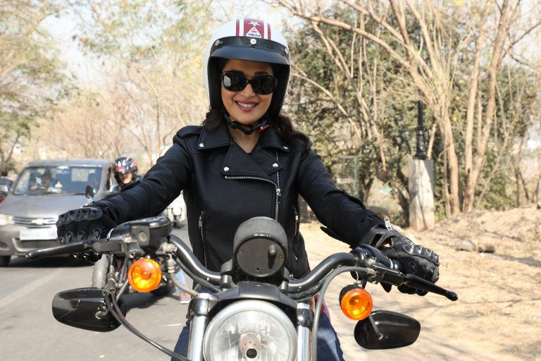 तळजाईवर माधुरी दीक्षित ने केली बाईक रायडींग