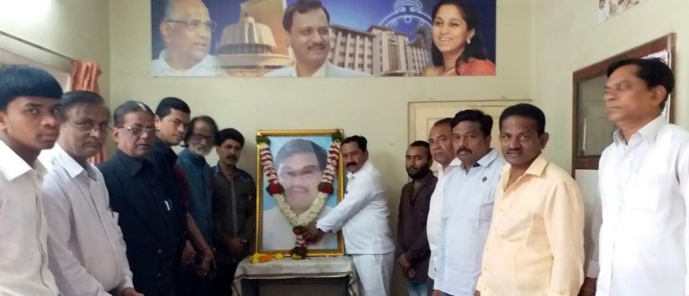 आर.आर.पाटील यांना स्मृतीदिना निमित्त अभिवादन