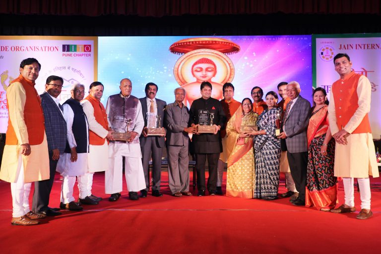 पुरस्कारार्थींचे कष्ट नवीन पिढीने जाणावेत