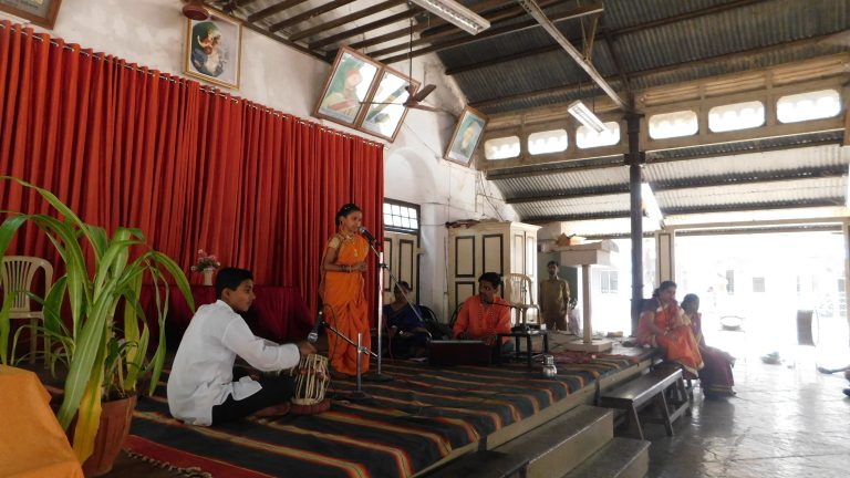 बाल किर्तनकार कु. ओवी काळे हिच्या किर्तनाने महिला दिन साजरा.’