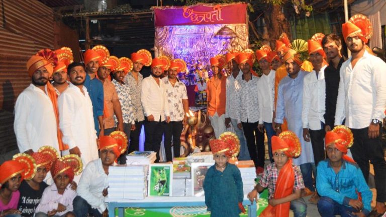 ‘एक वही एक पेन शिवरायांच्या चरणी’ उपक्रमास चांगला प्रतिसाद