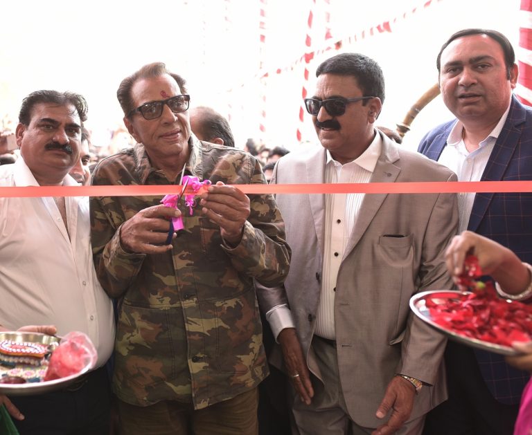 एशियन ग्रॅनिटो इंडिया लि.तर्फे पुण्यामध्ये ‘एजीएल एक्स्लुझिव्ह’ शोरूमचे धर्मेंद्र यांच्या हस्ते उद्घाटन