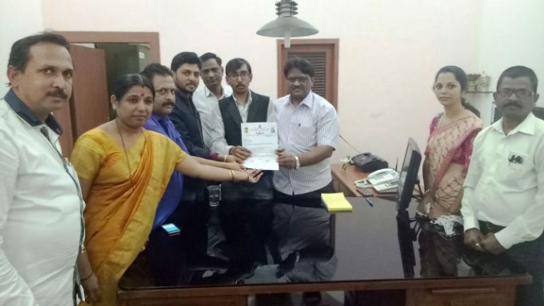 महात्मा फुले व सावित्रीबाई फुले यांचे  साहित्य प्रकाशित करा