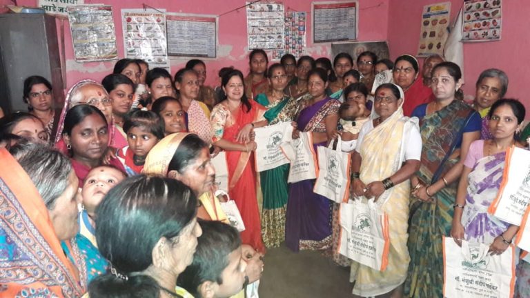 प्लॅस्टिकच्या पिशव्या नको कापडी पिशव्या वापरा – नगरसेविका मंजुश्री खर्डेकर