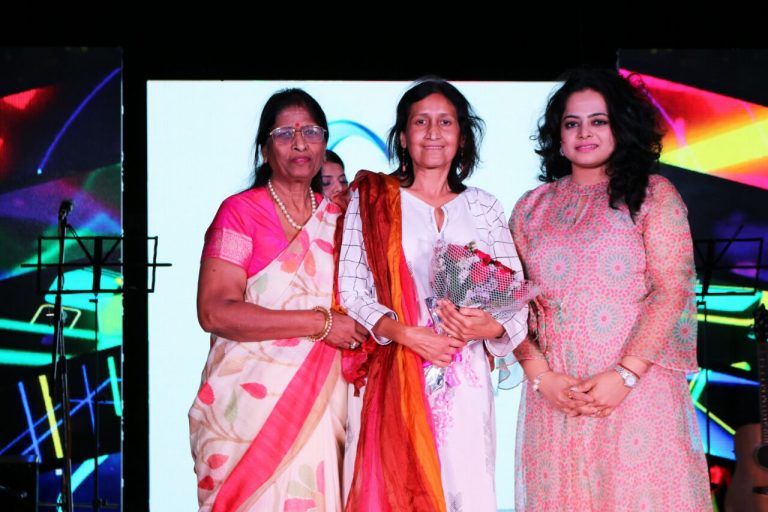 ‘गृहिणी’असणे हा नोकरीपेक्षाही उच्च सन्मान – गीता गोयल