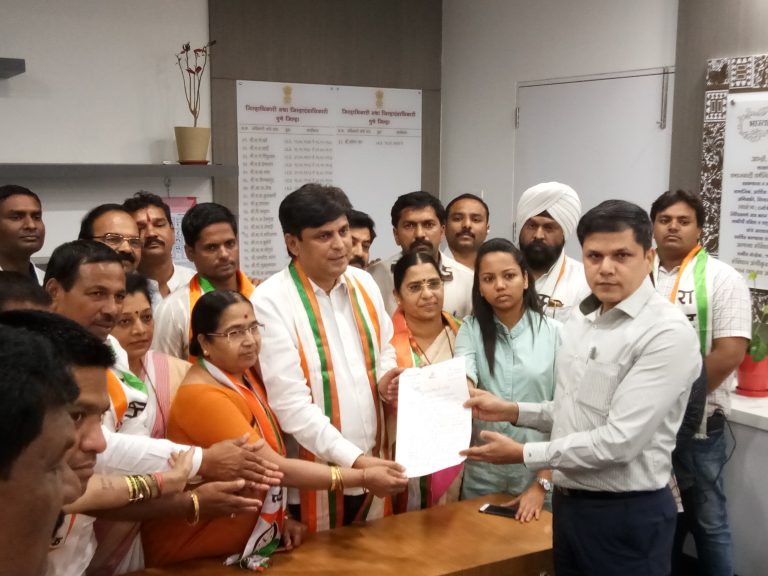 सरकारविरोधात राष्ट्रवादी काँग्रेस पुणे शहराच्या वतीने चिपको आंदोलन