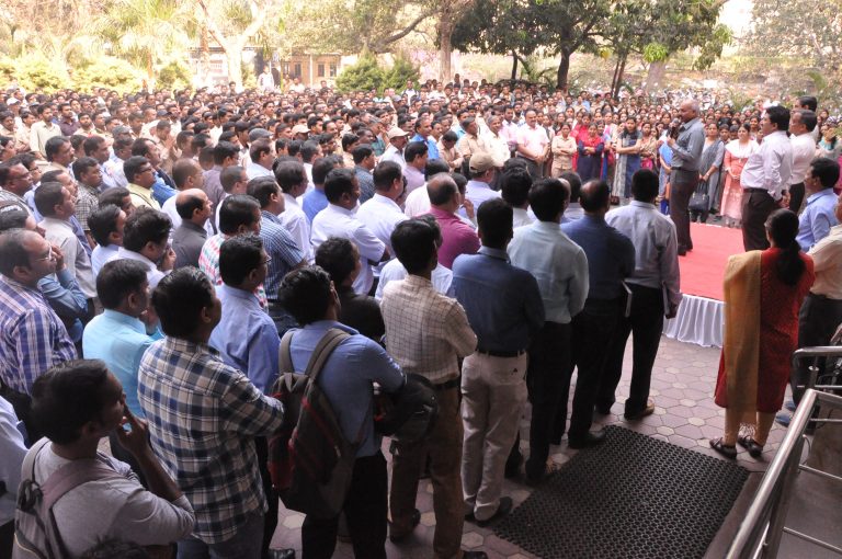 प्रलोभनांना बळी न पडता स्वतःशी,  महावितरणशी प्रामाणिक राहा