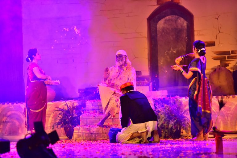 ‘साई सत्चरित्र’ या हृदयस्पर्शी नाट्याचा प्रयोग सादर