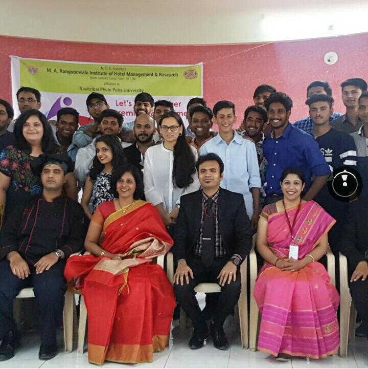 एम ए रंगूनवाला हॉटेल मॅनेजमेंट चा   ‘बॉलीवूड थीम’ माजी विद्यार्थी मेळावा संपन्न