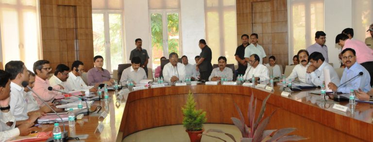 ​महसूल विभाग अधिक पारदर्शी आणि गतिमान होण्यासाठी  विभागीय आयुक्तांनी प्रयत्न करावेत