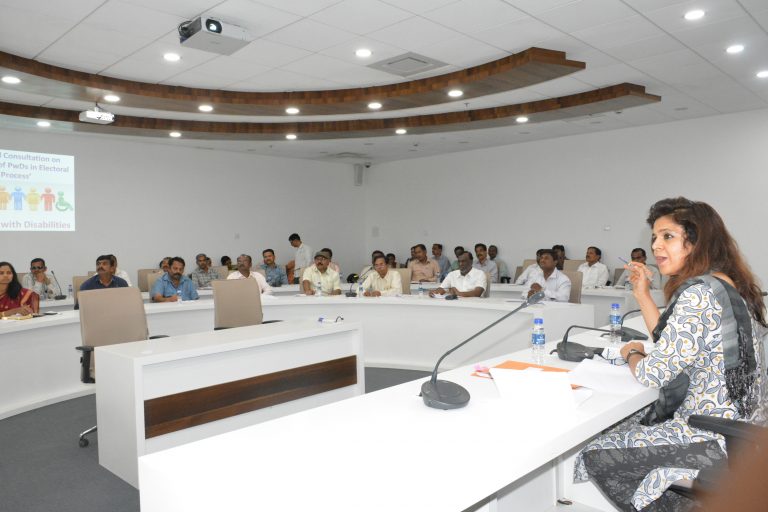 निवडणूक प्रक्रियेत दिव्यांगांचा सहभाग वाढविण्यासाठी चर्चासत्र