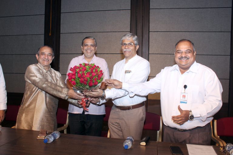 शिक्षण संस्थांनी समाजाशी संबंध दृढ केले पाहिजेत -कुलगुरु डॉ. नितीन करमळकर