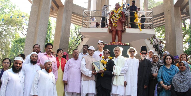 ५ हजार  विद्यार्थ्यांची  अभिवादन मिरवणूक !