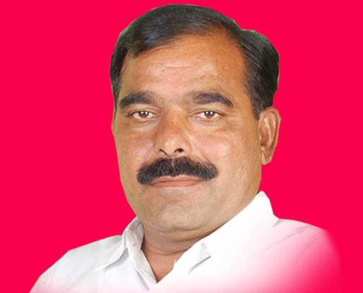 मंत्री बापट आणि शिवतारेंवर  आरोप करून शेतकऱ्याची आत्महत्या