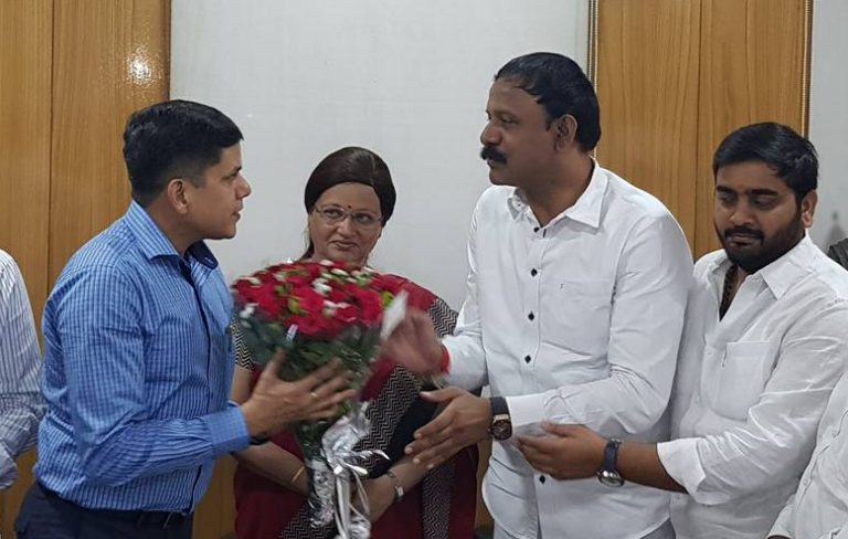 चार्ज तर घेतला…आता बोगस कामगारांचे काय करणार ते सांगा , साहेब ..