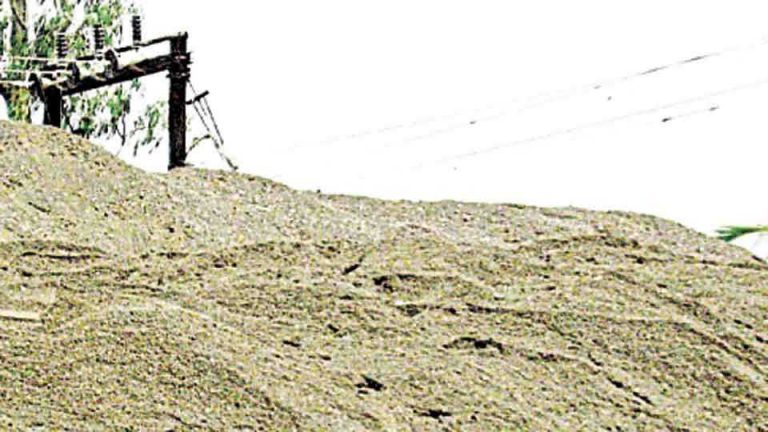 जप्त केलेल्या ६.३७ कोटीरुपयांच्या वाळूचा फेर जाहिर लिलाव