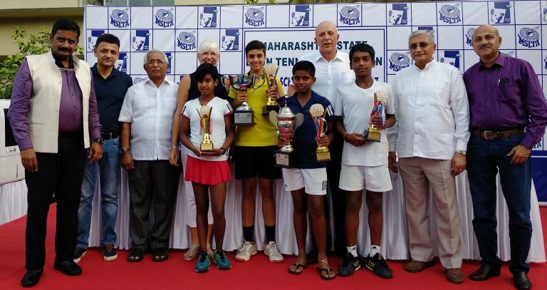 पुण्याच्या मानस धामणेला राष्ट्रीय विजेतेपद   मुलींच्या गटात तेजस्वी दबस हिला विजेतेपद