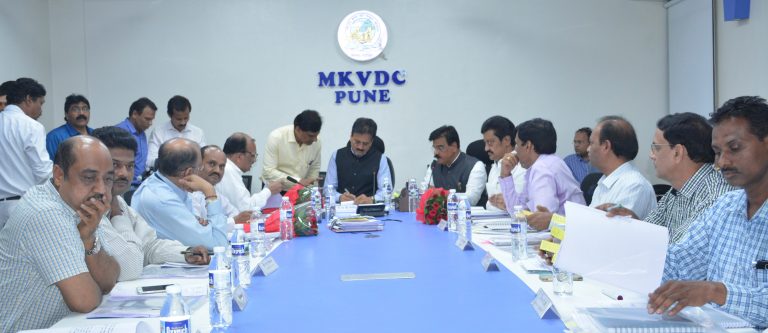 कृष्णाखोऱ्यातील सर्व सिंचन प्रकल्पाची अपूर्ण कामे पुर्ण करावीत -मंत्री गिरीश महाजन