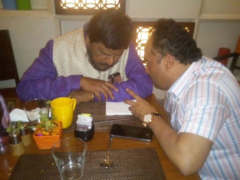 कलमाडींनंतर रामदास आठवलेंबरोबर संजय काकडेंची ‘डिनर डिप्लोमसी’!