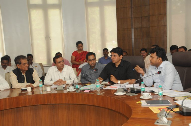 आषाढी पालखी सोहळा तयारीचा  जिल्हाधिकारी यांच्याकडून आढावा