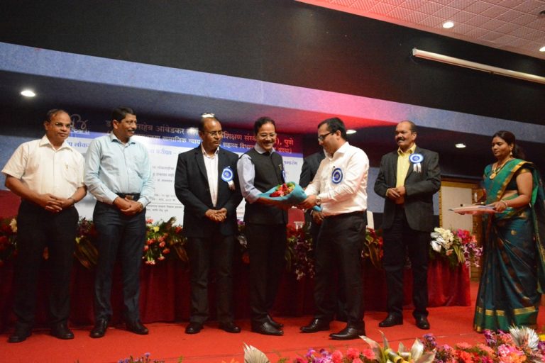 आत्मबळ, जिद्द व चिकाटीमुळे यश प्राप्त होते-सामाजिक न्याय मंत्री राजकुमार बडोले