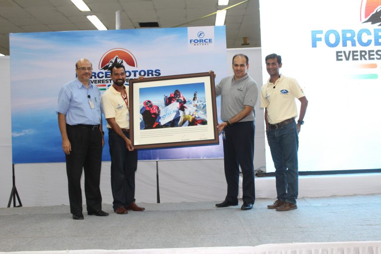 ‘फोर्स मोटर्स एव्हरेस्ट मोहीम २०१८’ मधील  समीर पाथम व सूरज झिंगान या विजयीवीरांचा सत्कार