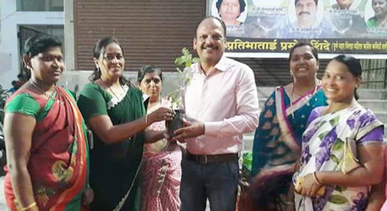 महाराष्ट्र प्रदेश काँग्रेस कमिटीच्या वतीने  200 रोपांचे वाटप