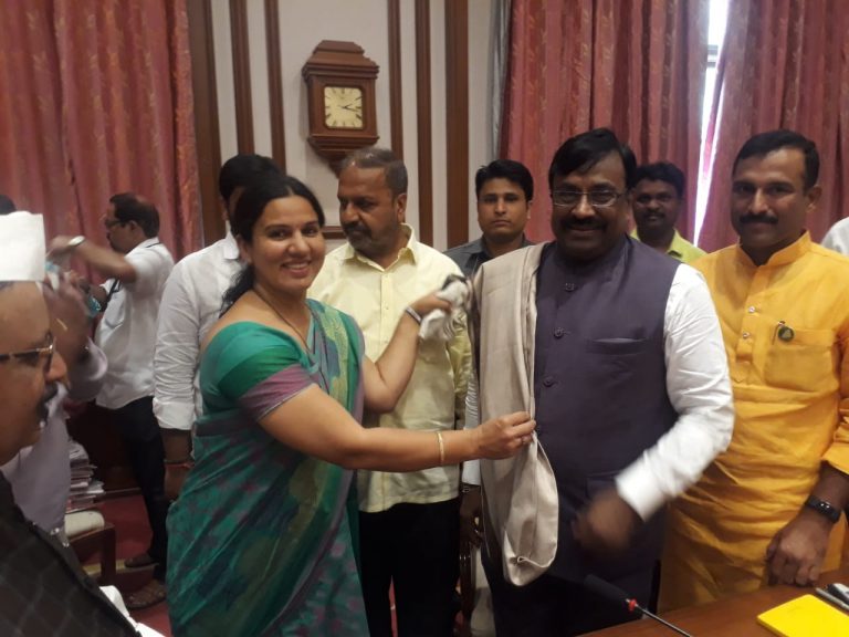 अर्थमंत्री मुनगंटीवार यांचा खडकी, देहूरोड, पुण  कॅन्टोनन्मेंटच्या सदस्यांनी केला सत्कार