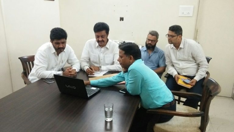 शहरातील प्रलंबित प्रकल्पांसाठी शहर अभियंता बरोबर खासदार शिरोळेंची आढावा बैठक