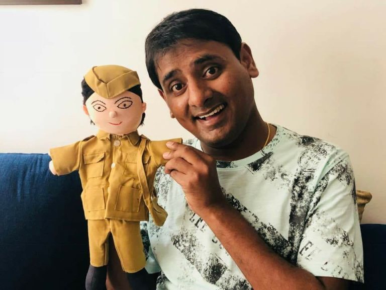 थुकरट वाडीतील पोस्टमन काकांचा बाहुला