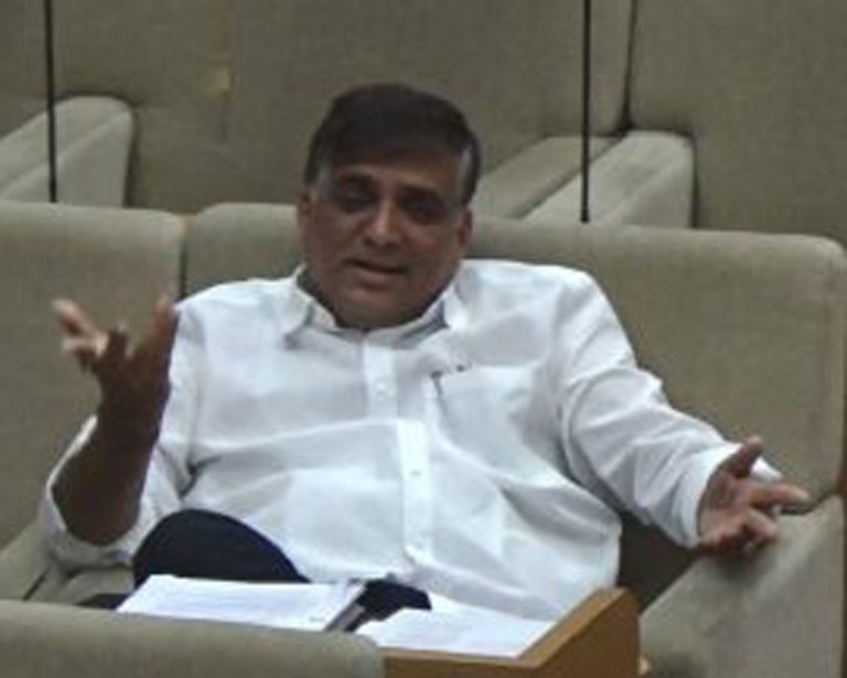 कोरोना फाईट -डॉक्टर,नर्स,सफाई कामगार,अधिकारी कर्मचाऱ्यांचा प्रत्येकी २५ लाख रुपयांचा विमा महापालिकेने करावा -आबा बागुल