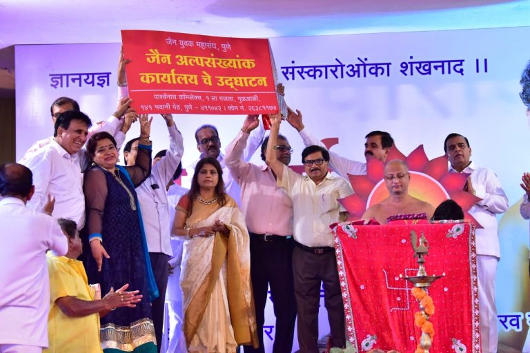 जैन मुनीश्री पुलकसागरजी महाराज यांचा  गुरुपौर्णिमा उत्सव उत्साहात साजरा.