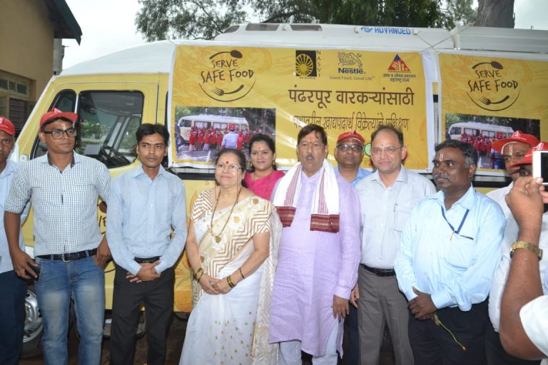 आषाढी वारीत अन्न सुरक्षा व स्वछता अभियान  राबविणार-पालकमंत्री गिरीश बापट